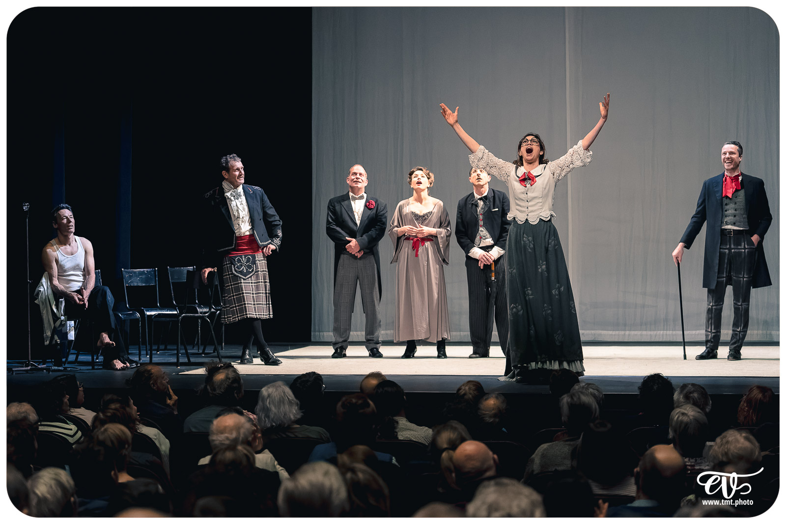 UN FIL A LA PATTE (CIE VIVA)